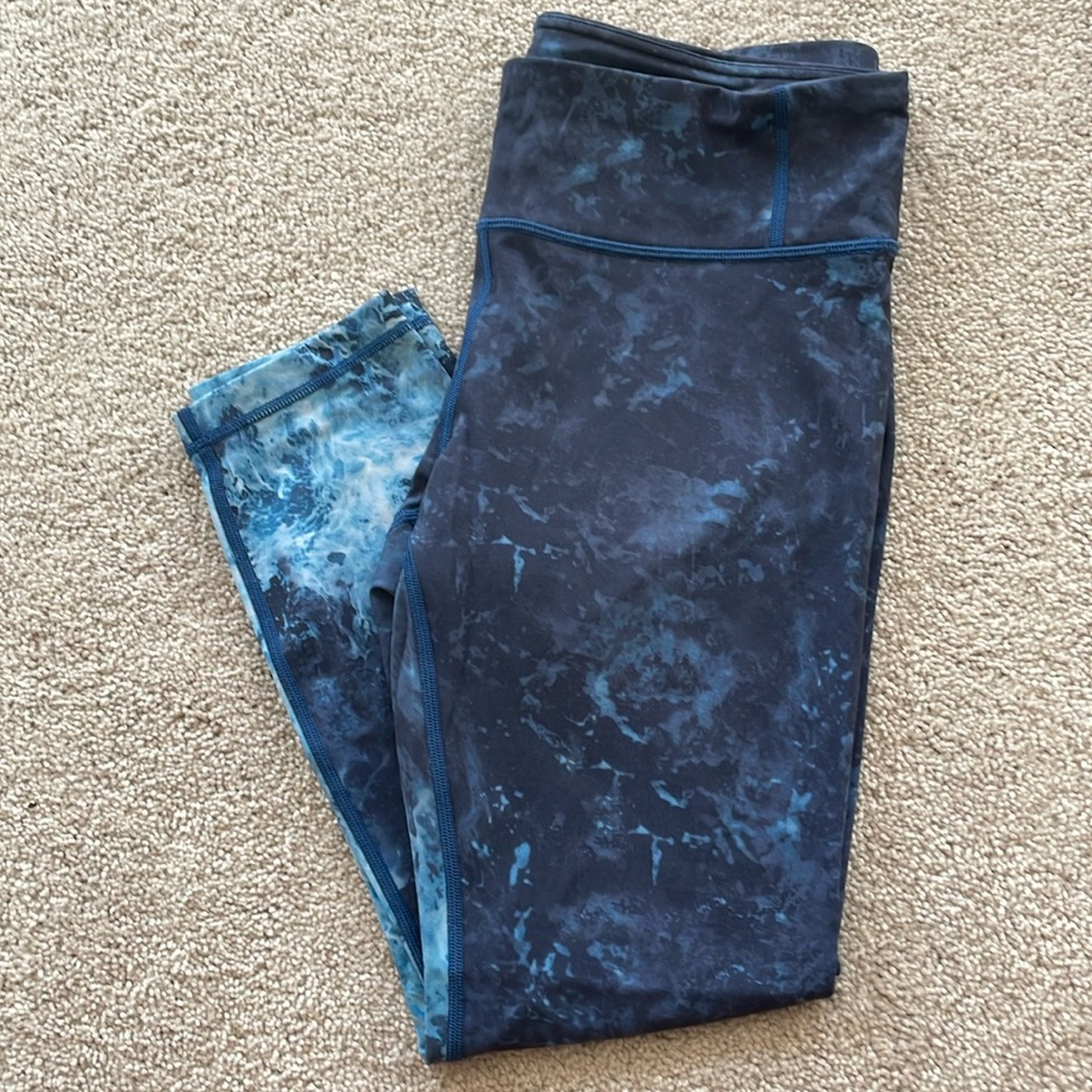 Lululemon Navy/Blue Printed Leggings. Women Size 8.